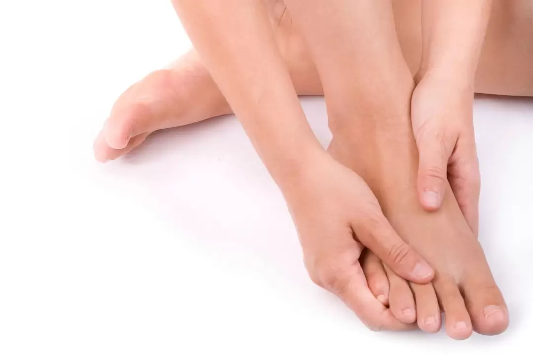 vtiranje pršila Hondro Sol Valgus proti hallux valgusu